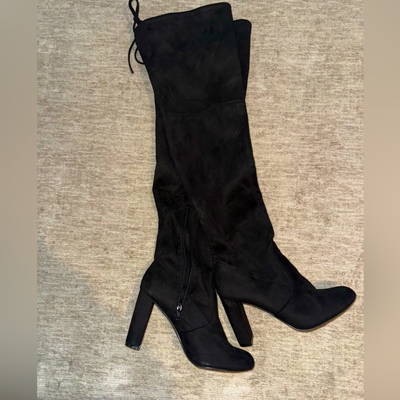 Shoes - BLACK KNEE HIGH BOOTS/HEELS